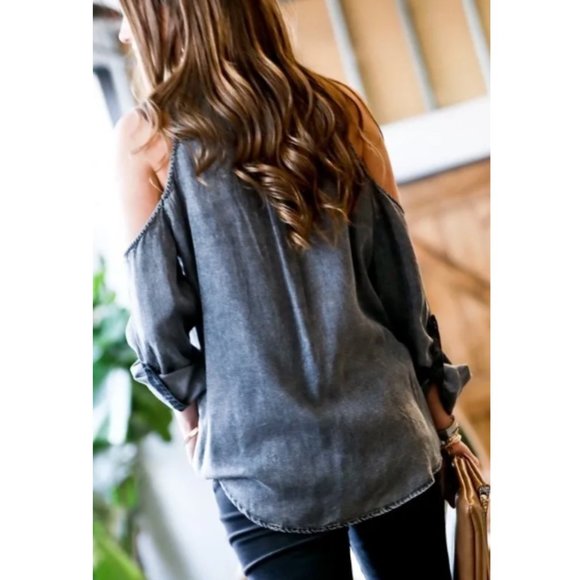 NWT UnBothered Gray Denim Cold Shoulder Roll Tab Button-Down Shirt - Picture 2 of 5